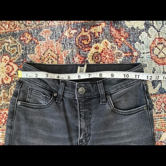 Topshop Moto High-Rise Jamie Jeans Size W25 L30 in Faded Black with Frayed Hem - Picture 2 of 9